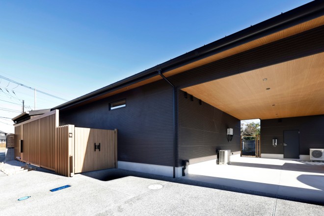 リビングとテラスの一体感を大切にした、和モダンの邸宅