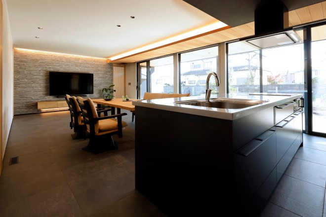 リビングとテラスの一体感を大切にした、和モダンの邸宅