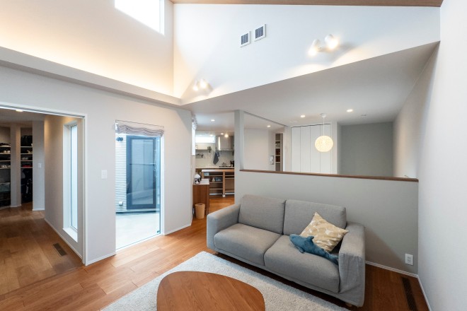 固定概念を捨てたカーテンレスな平屋