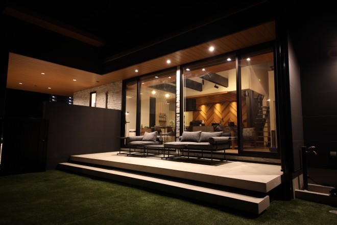 洗練された質感と癒しを感じる平屋