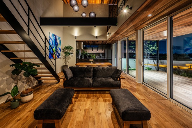 湖畔を望むオーベルジュな空間のある邸宅