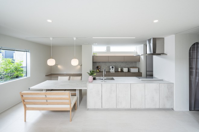 ピアノの音が響く、白を基調としたホテルライクな住まい